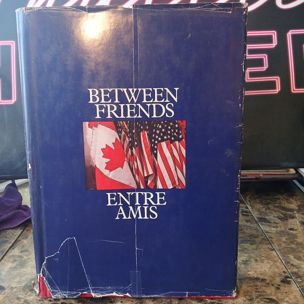 Between Friends Entre Amis McClelland & Stewart 2001 Hardcover First EditionTh